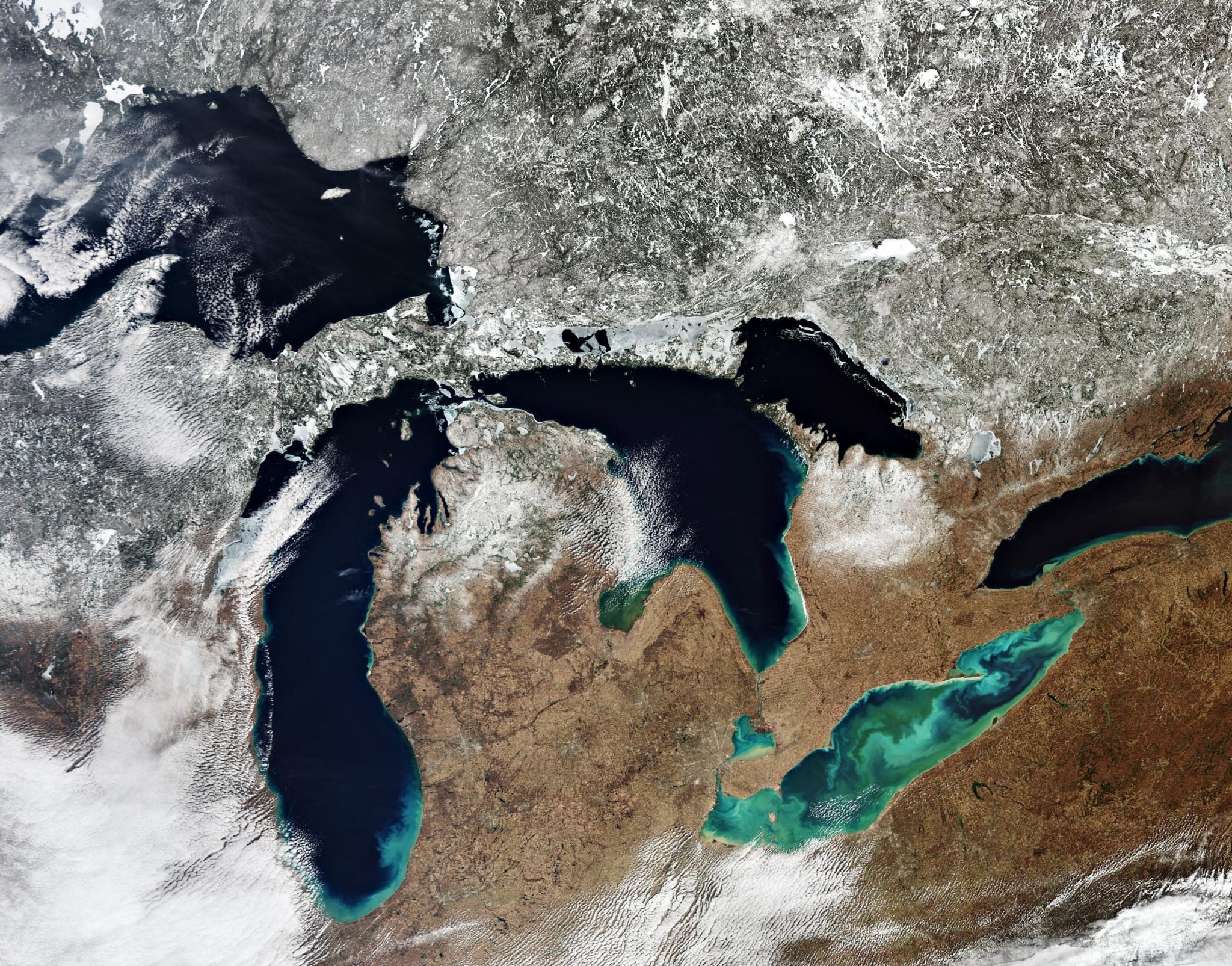 Великое озеро на границе сша и канады. The great Lakes Канада. Озеро Мичиган из космоса. Озеро Мичиган вид из космоса. 5 Великих озер Северной Америки.