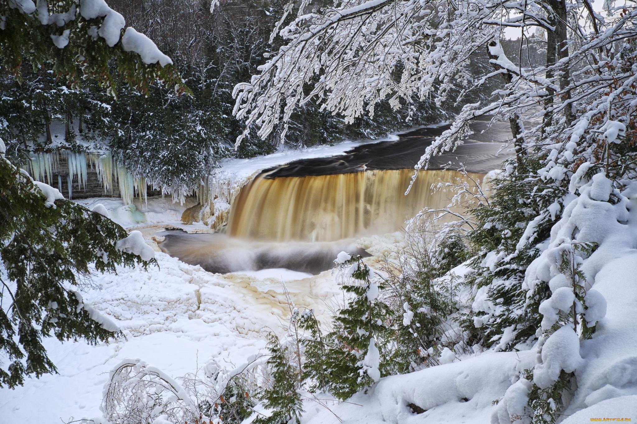 Зима фото водопад. Водопады Ахвенкоски зима. Рускеальские водопады зимой. Заледеневший водопад в Карелии. Замерзшие водопады в Карелии.