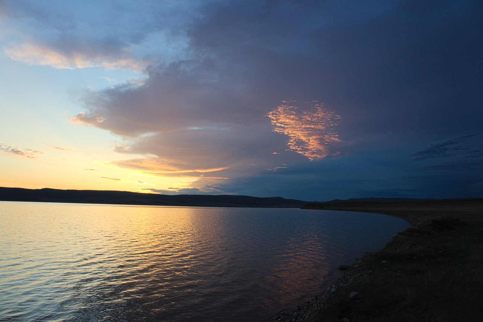 Лоб озеро. Чёрное озеро Хакасия. Озеро Ошколь Хакасия. Село черное озеро Хакасия. Озёра Хакасии черное озеро.