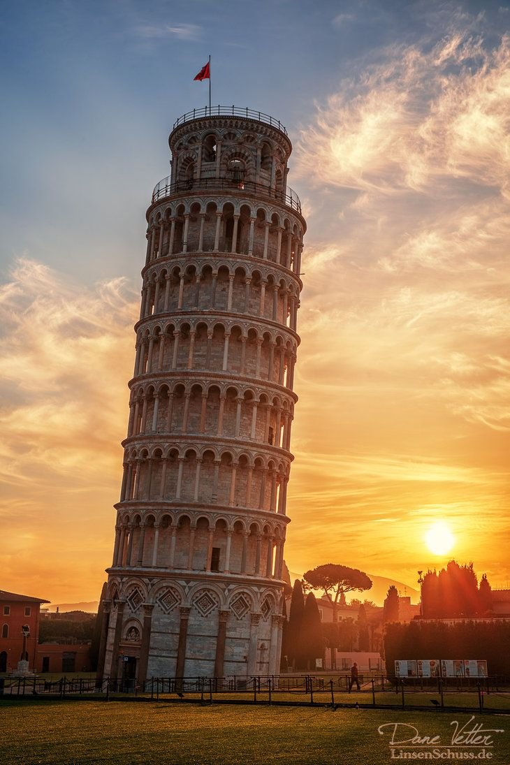 Падающая башня в Пизе, Италия