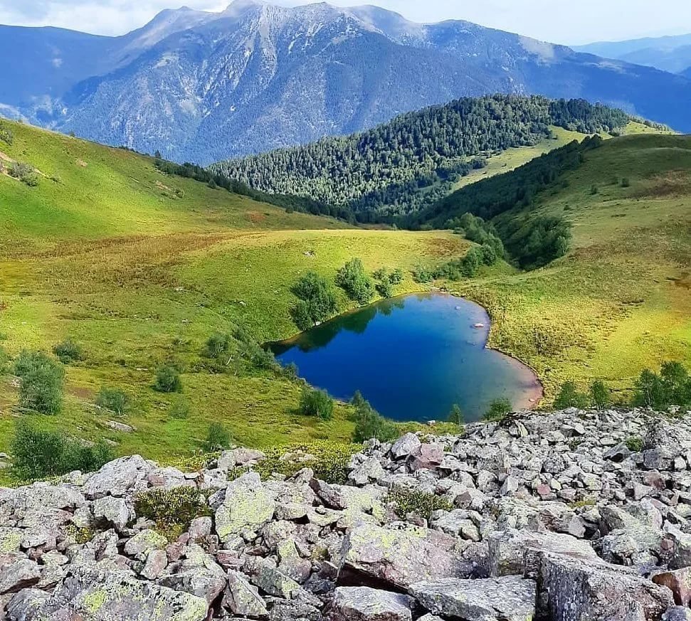 Семицветное озеро Архыз