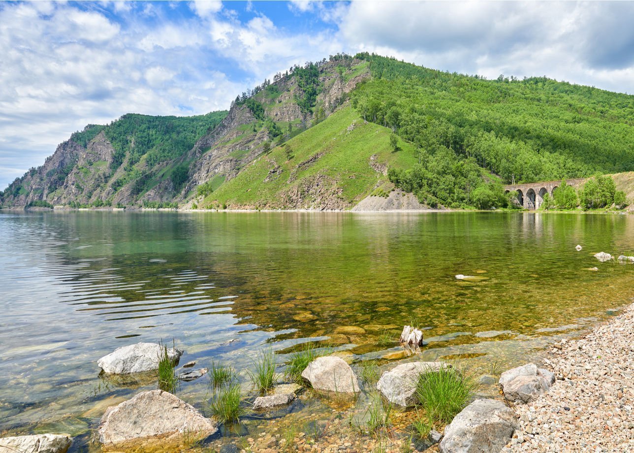 Озеро байкал отдых цены лето. Мыс Половинный Байкал. Байкал пресноводное озеро. Мыс Половинный КБЖД. Байкал 2022 лето.