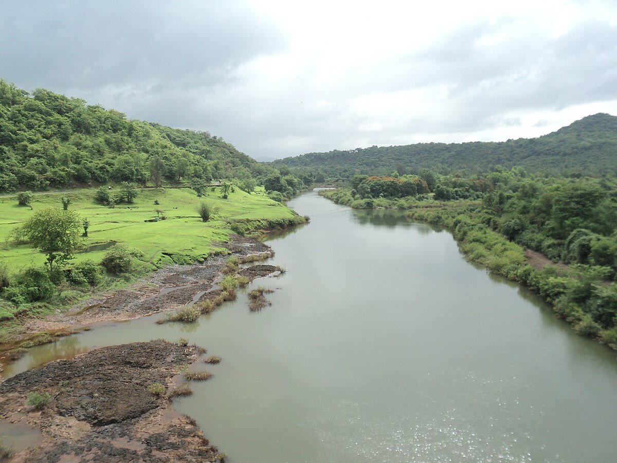 Самая полноводная река в азии. Река Кали. Вайнганга река. Вайнганга-река в Индии. Река Кали банн.