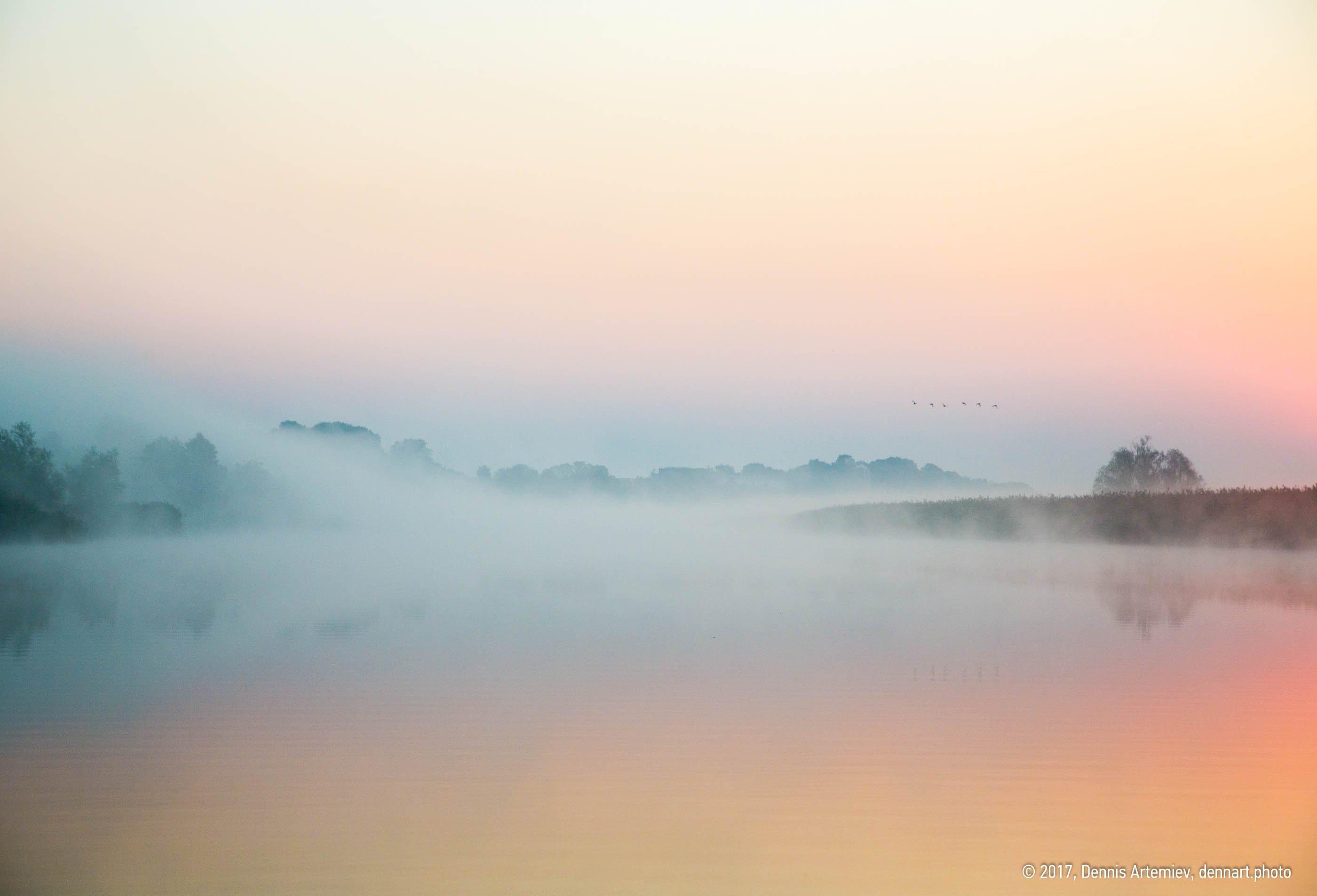 Дым в озерах. Ибряев туман над рекой. Туман над рекой в Ямаровке. Пейзаж туман. Туман на реке.