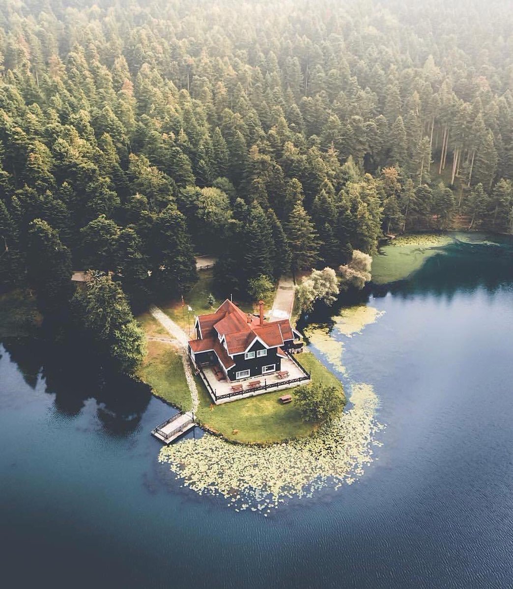 Лукас дом у озера