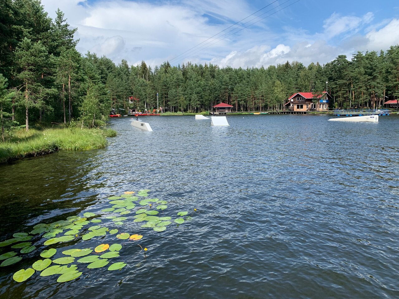 Коркинское озеро, деревня Коркино. Коркинское озеро СПБ. Колтушское озеро. Озеро Коркинское Всеволожский район.
