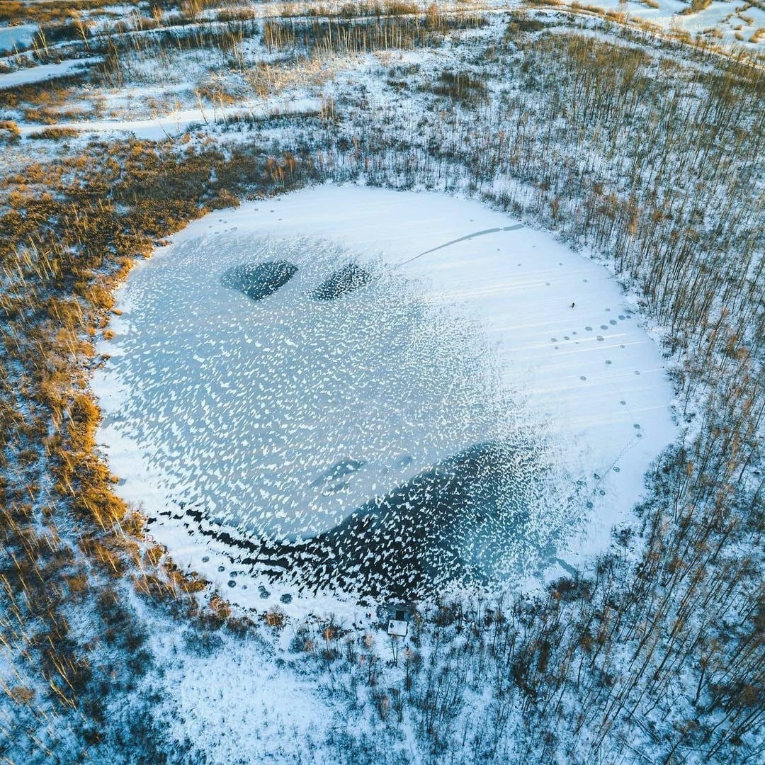 Бездонное круглое озеро в Солнечногорске. Озеро Бездонка Солнечногорск. Бездонное круглое озеро в Солнечногорске глубина. Реликтовое озеро бездонное.