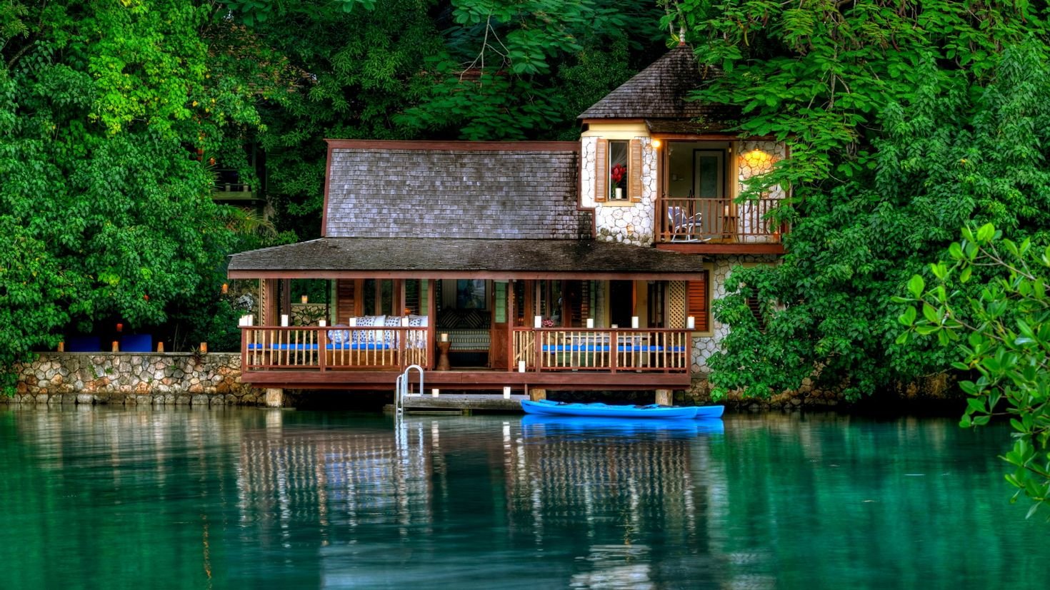 Ямайка особняк Golden Eye. Озеро Рица. Домик на берегу озера. Дом в лесу.