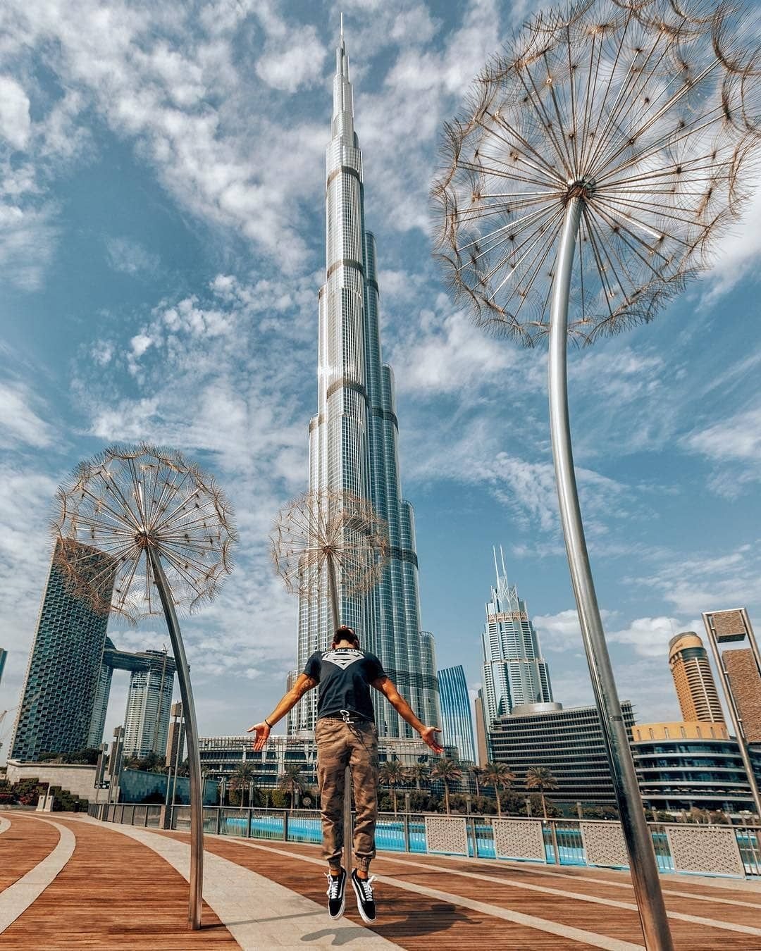 Бурдж халифа экскурсия цена. Дубай Бурдж Халифа смотровая площадка. Смотровая площадка Бурдж Халифа Шарджа. Дубай Крылья Бурдж Халифа. Бурдж Халифа селфи.