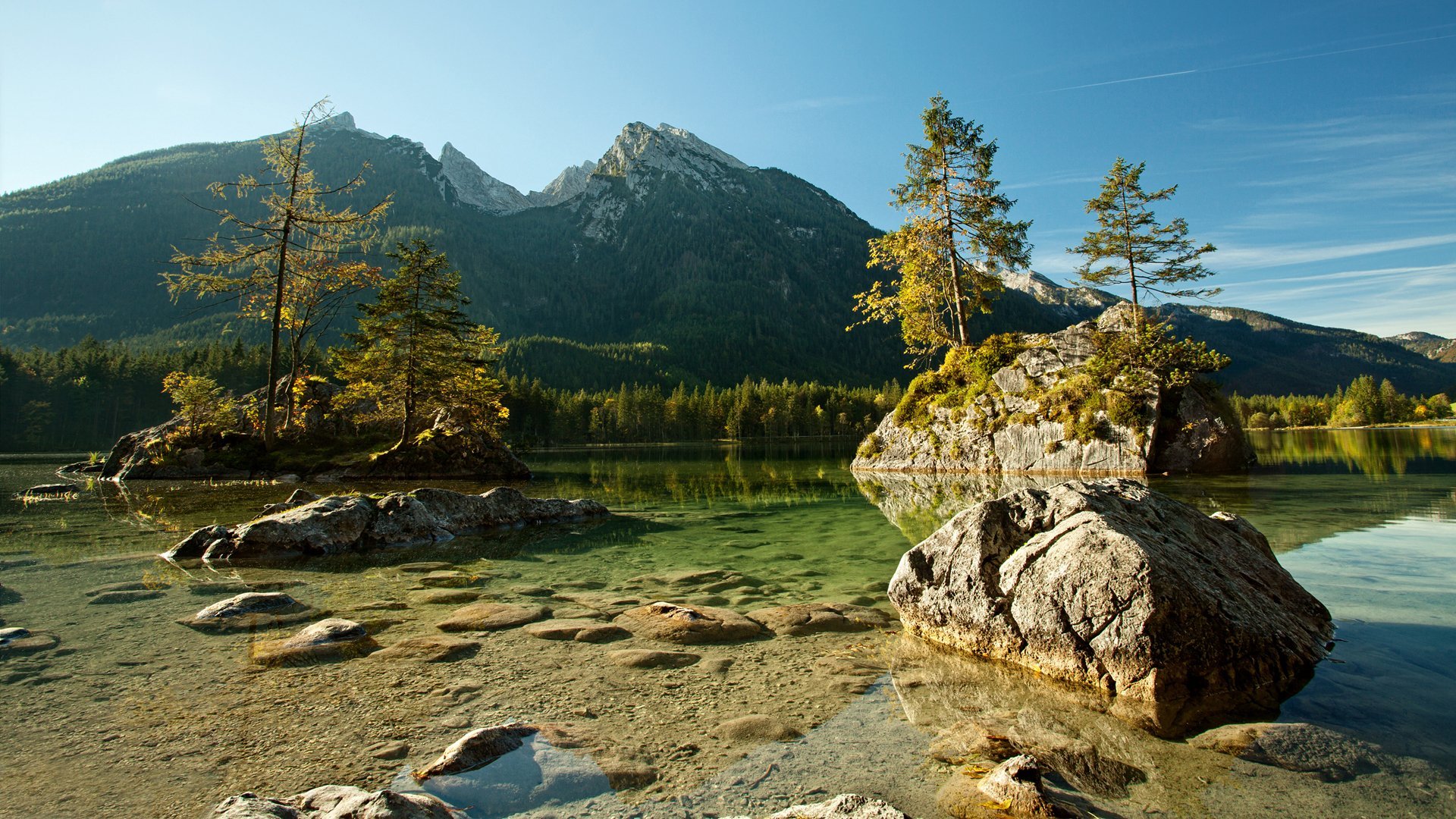 Красивое дикое место. Телецкое озеро Алтай. Национальный парк Берхтесгаден Германия. Тайга Ергаки. Телецкое озеро с камнями.
