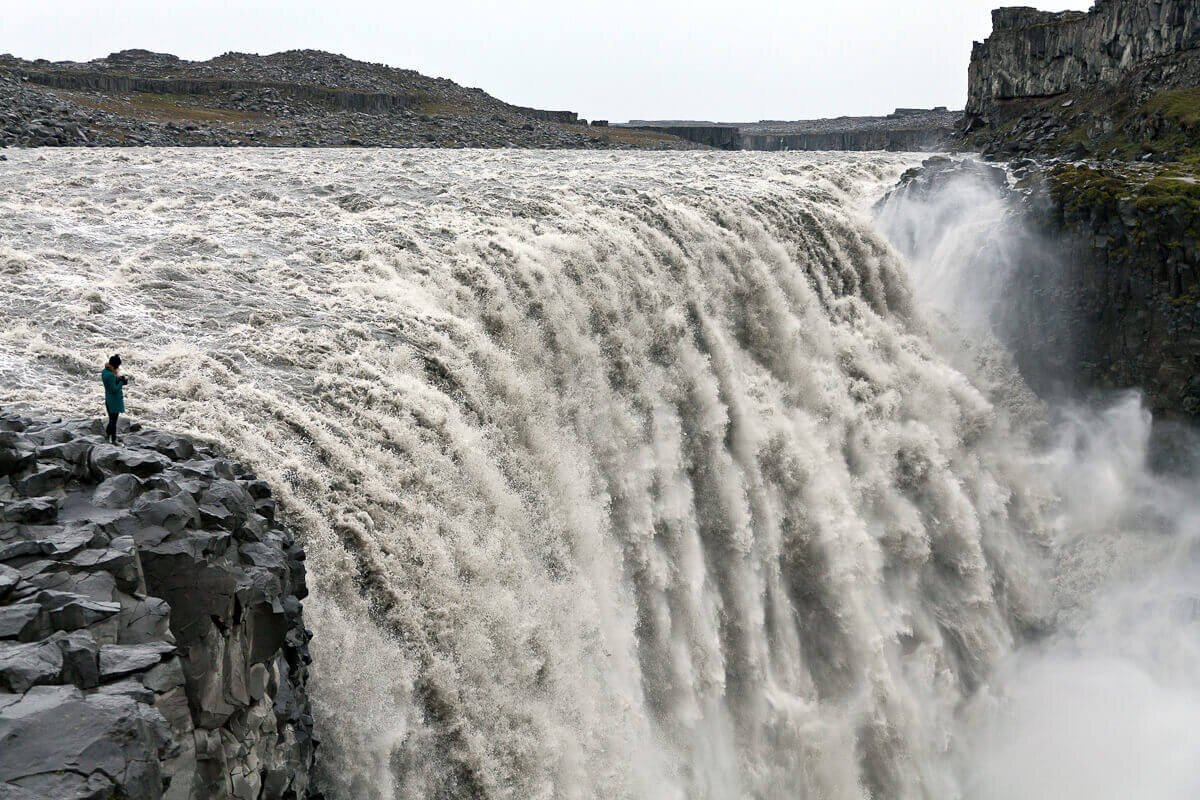 Большой водопад в европе. Водопад Деттифосс Исландия. Деттифосс-самый большой водопад в Европе. Водопад Деттифосс в Северной Исландии. Водопад Деттифосс (Dettifoss),.
