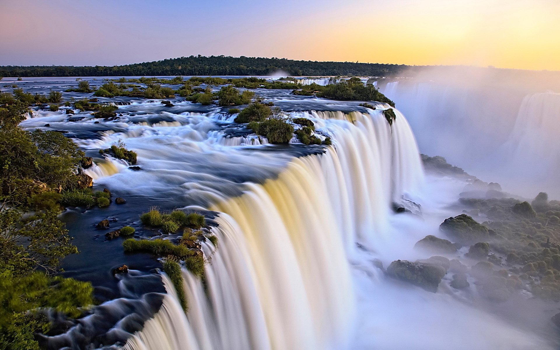 Красота воды река. Река Игуасу Аргентина. Аргентина пейзаж водопад Игуасу. Водопад Годафосс, Исландия. Водопады Фос Ду Игуасу.