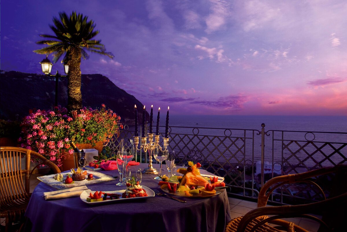 Романтический ужин с видом на море