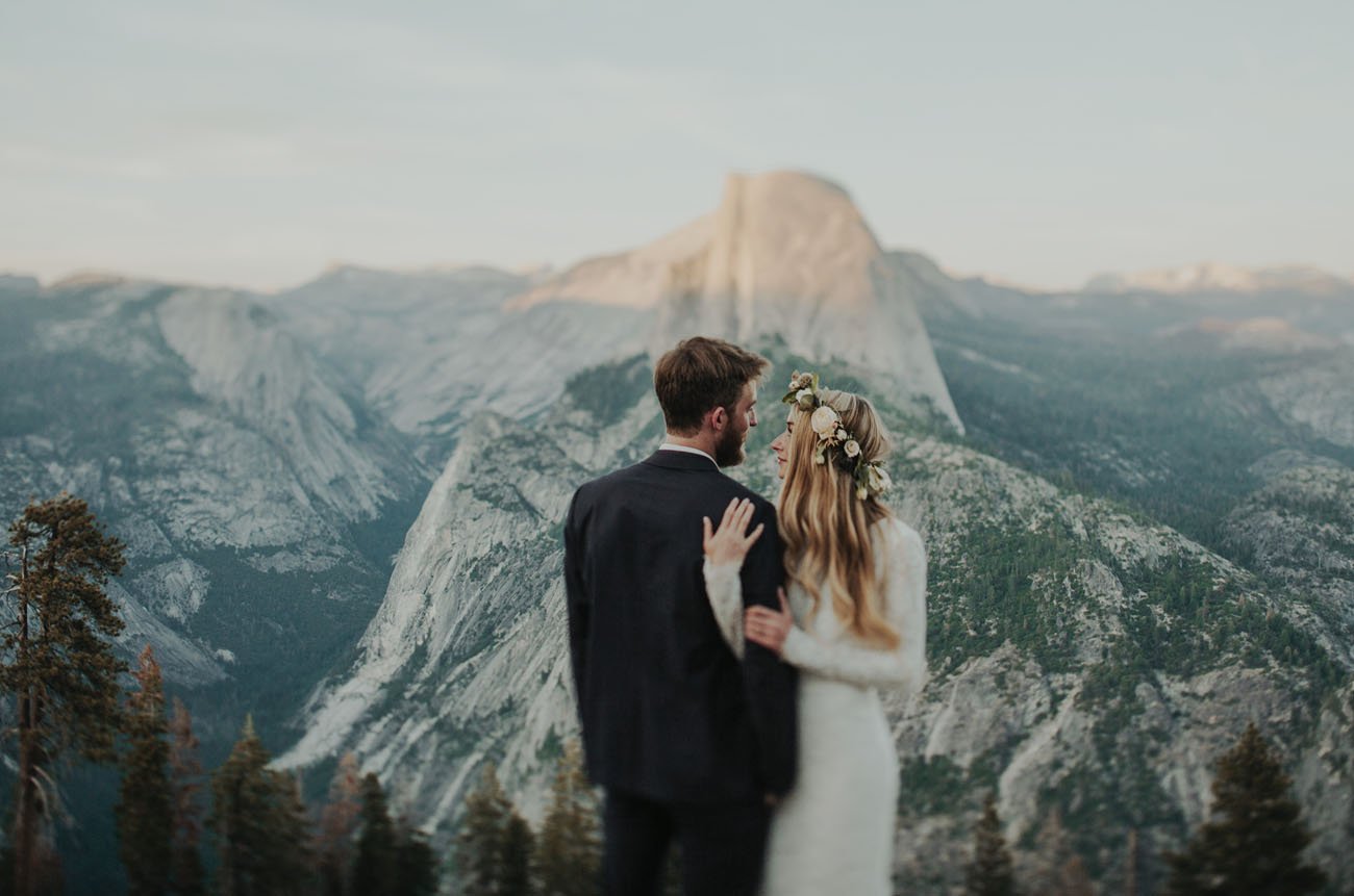 Идеи для фото в горах. Свадьба в горах. Влюбленная пара в горах. Свадебная фотосессия в горах. Свадьба на вершине горы.