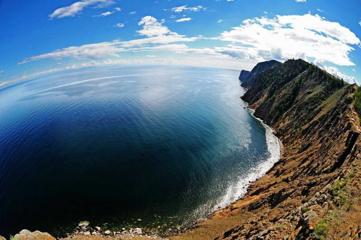 Глубокое озеро Байкал