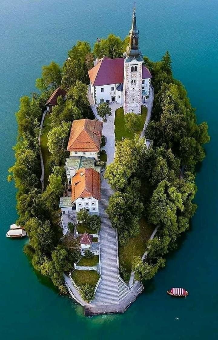 Замок озеро блед