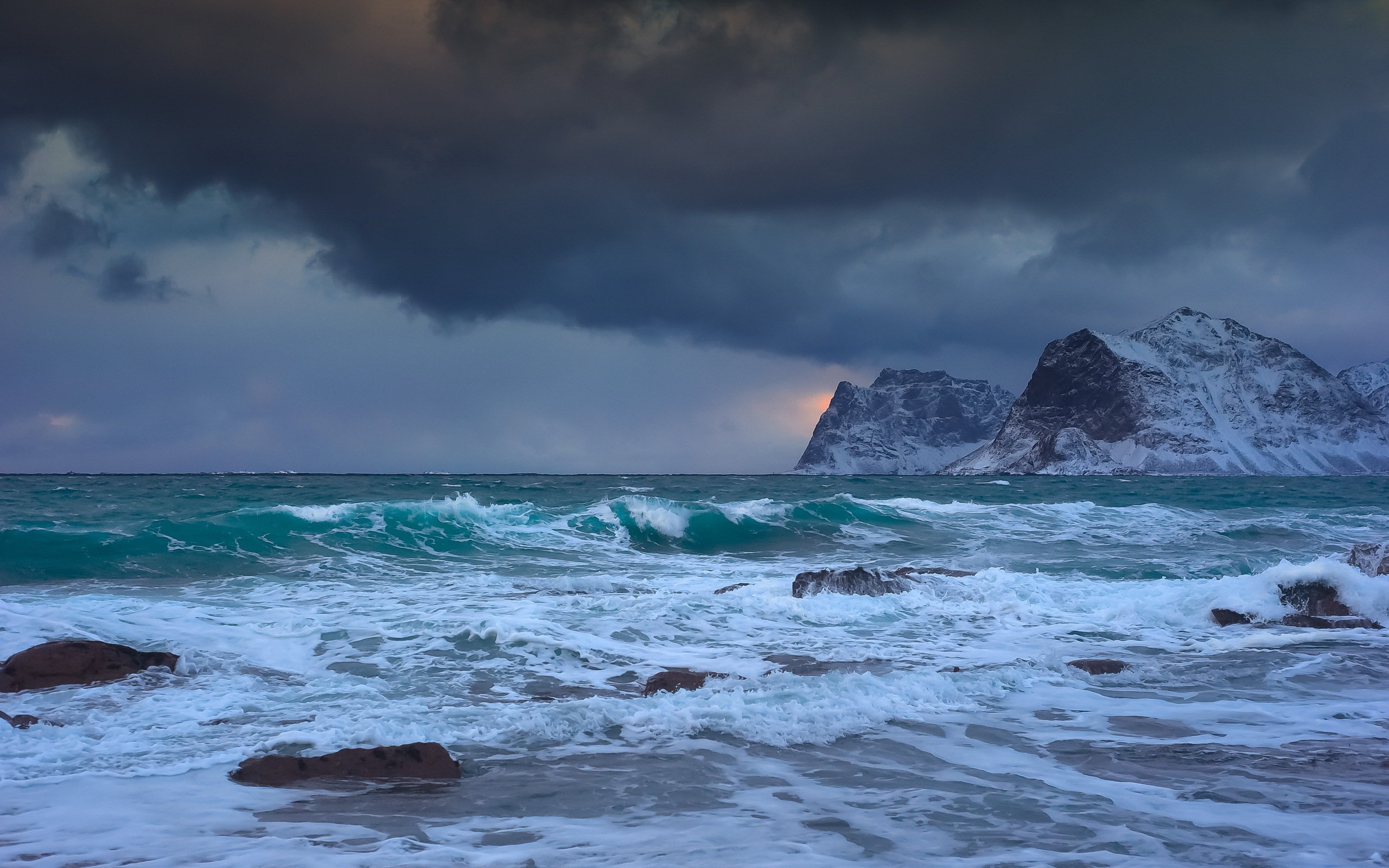 Тихий океан 8 класс. Бискайский залив шторм. Берингово море шторм. Исландия Атлантический океан берег шторм. Карибское море Атлантический океан.