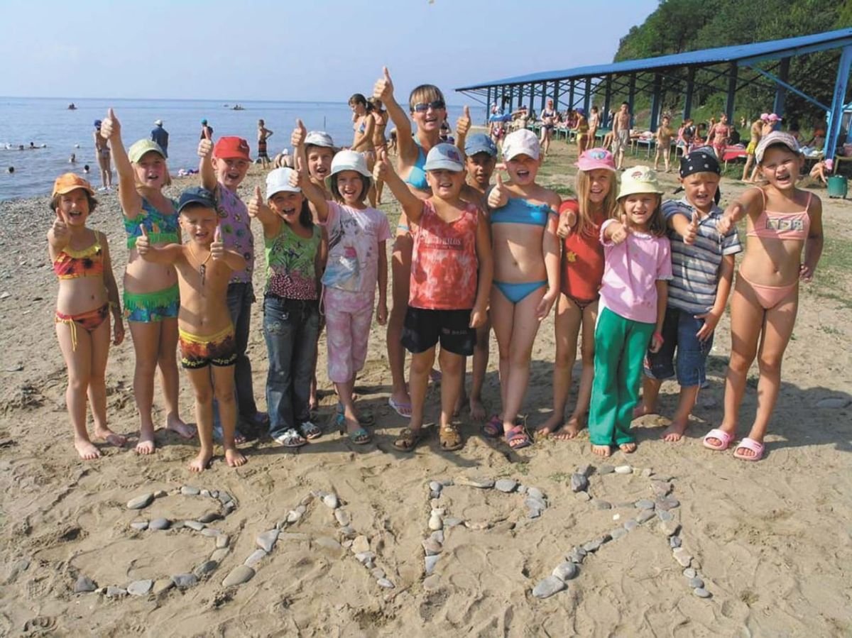 Детский летний лагерь пляж