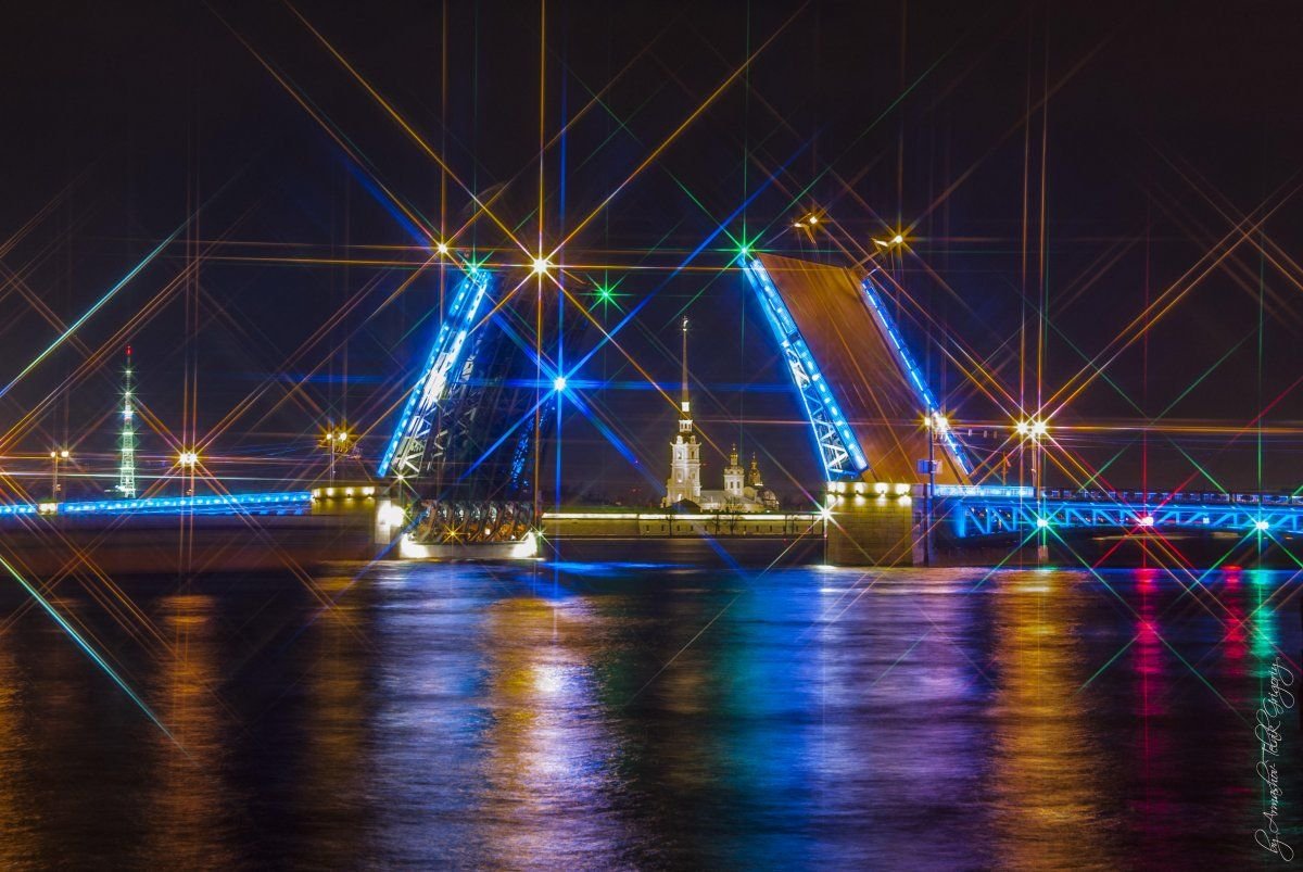 Дворцовый мост ночью