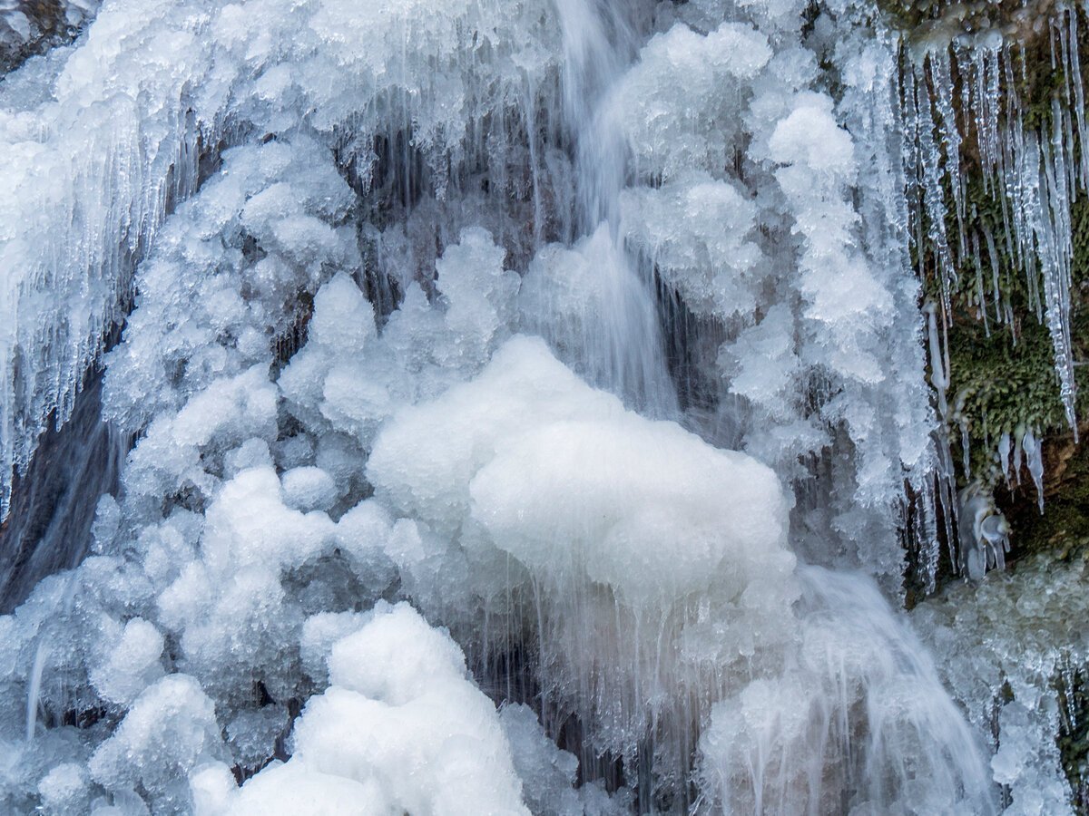 Замерзшие водопады России