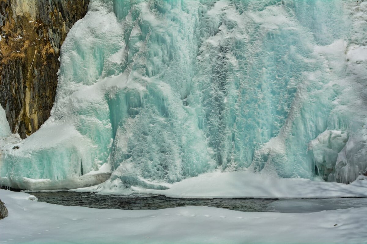 Водопад Корбу зимой