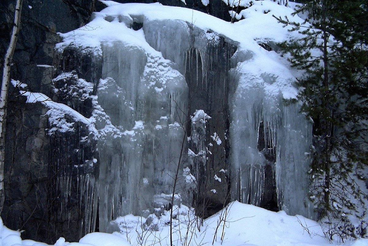 Строенцы замерзший водопад