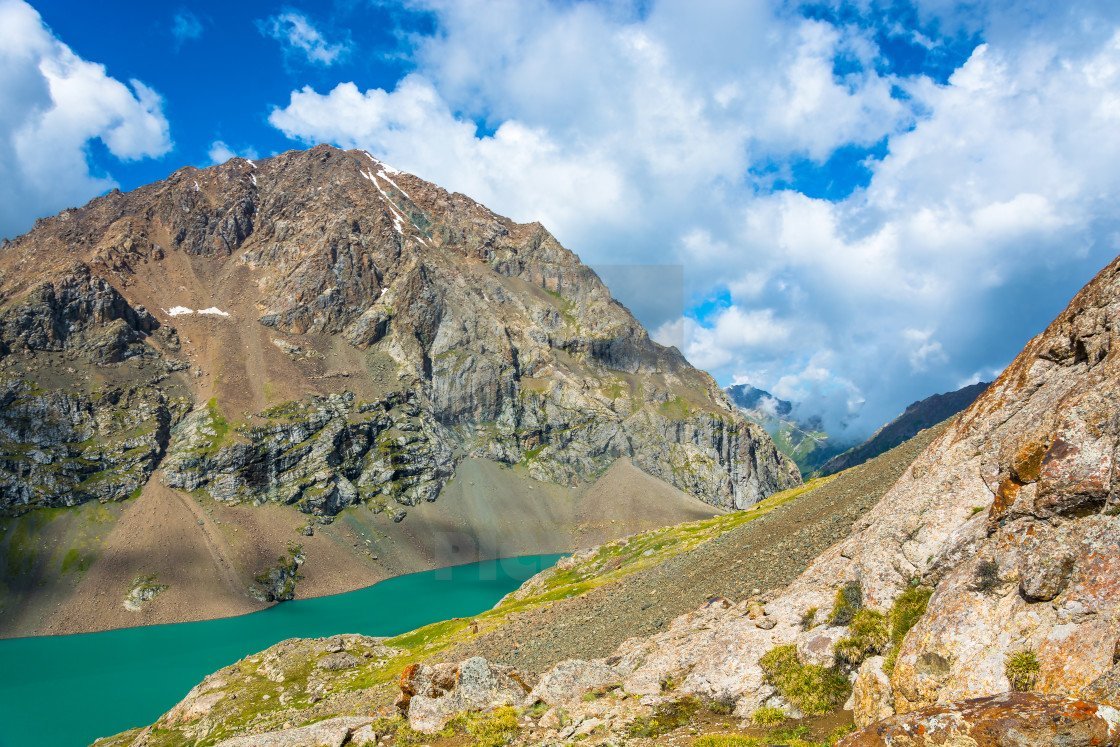 Изумрудное озеро Алай Киргизия