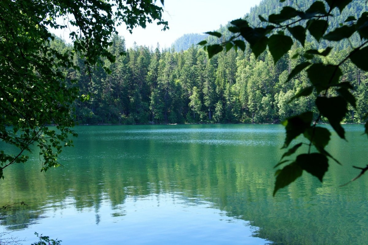 Изумрудное озеро Алтай