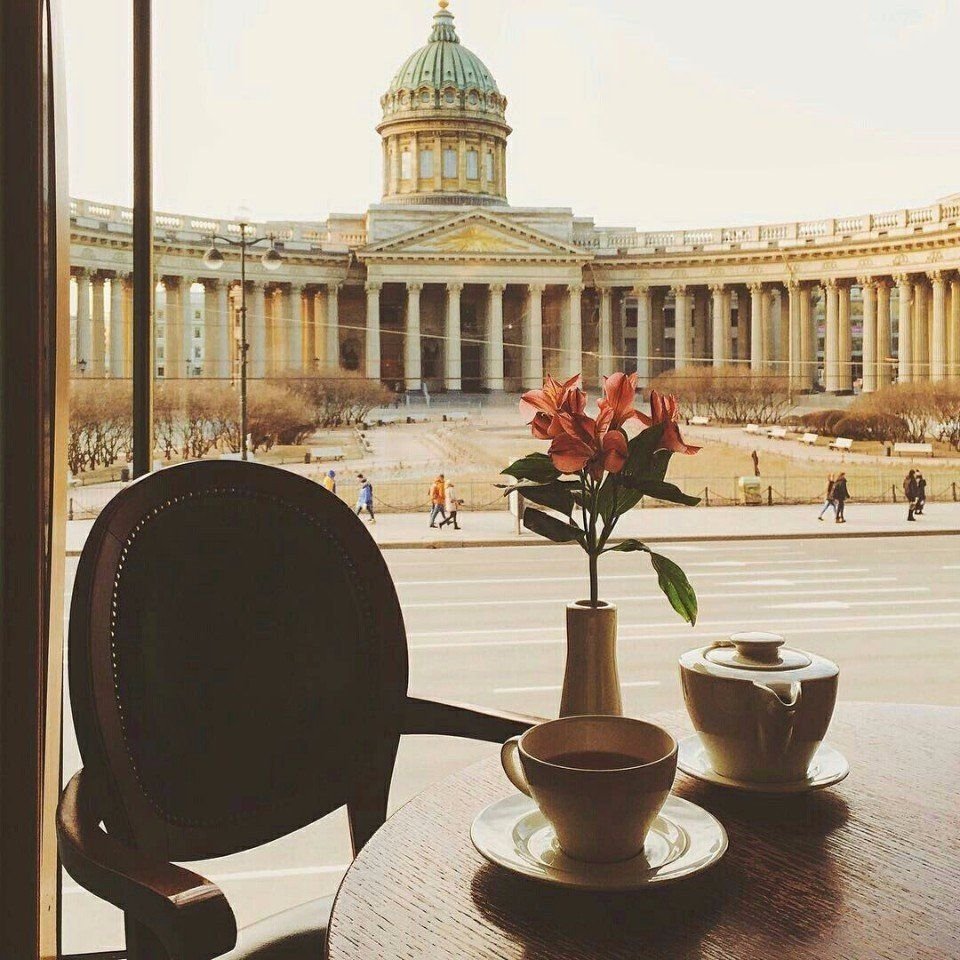 Кафе напротив Казанского собора в Санкт-Петербурге