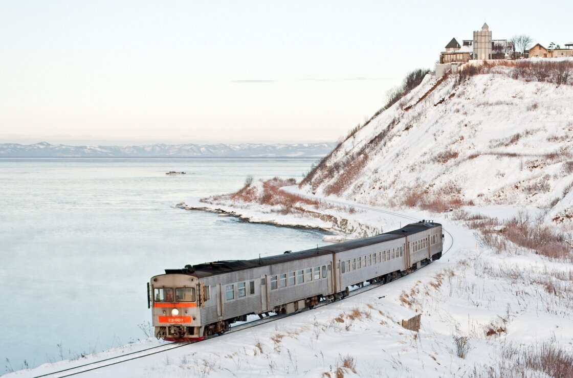 Южно-Сахалинск железная дорога. Железная дорога на Сахалине. Д2 дизель-поезд. Сахалинская железная дорога РЖД.