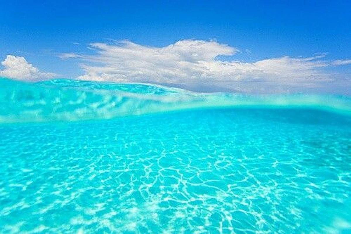 Океан голубая вода. Бирюзовое море. Море бирюзового цвета. Море прозрачное бирюзовое. Прозрачное море.