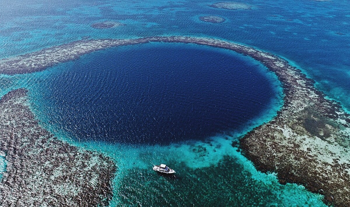 Белизский Барьерный риф и большая голубая дыра