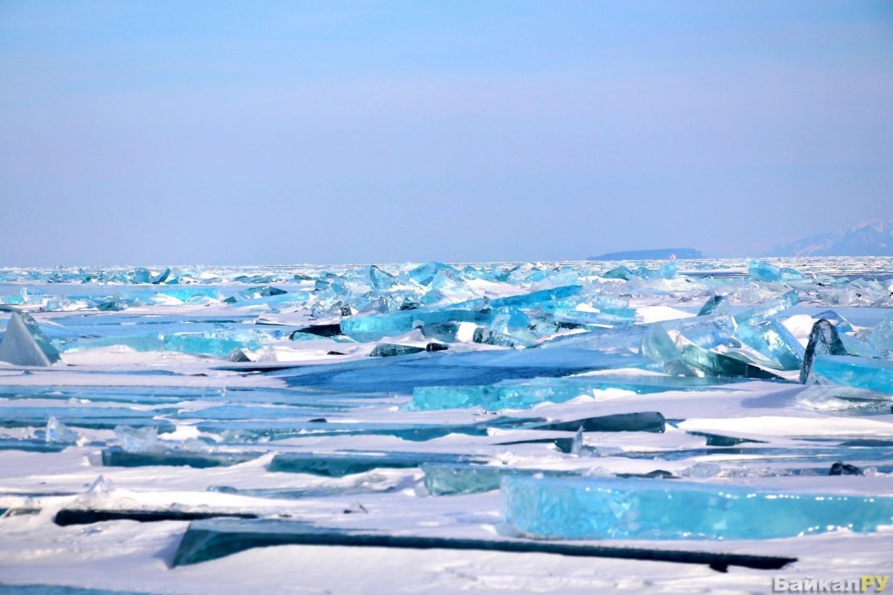 Ледовое море. Бирюзовый лёд озера Байкал. Лед Байкала Торосы. Торосы в Арктике. Арктика Байкал.
