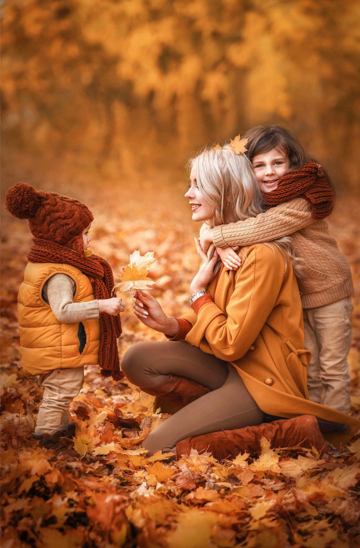 Осенняя фотосессия семейная. Осенние фотосессии на природе. Семья осень. Осенняя фотосессия мама с дочкой.