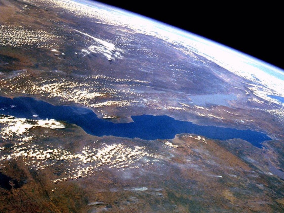 Озеро Танганьика с космоса