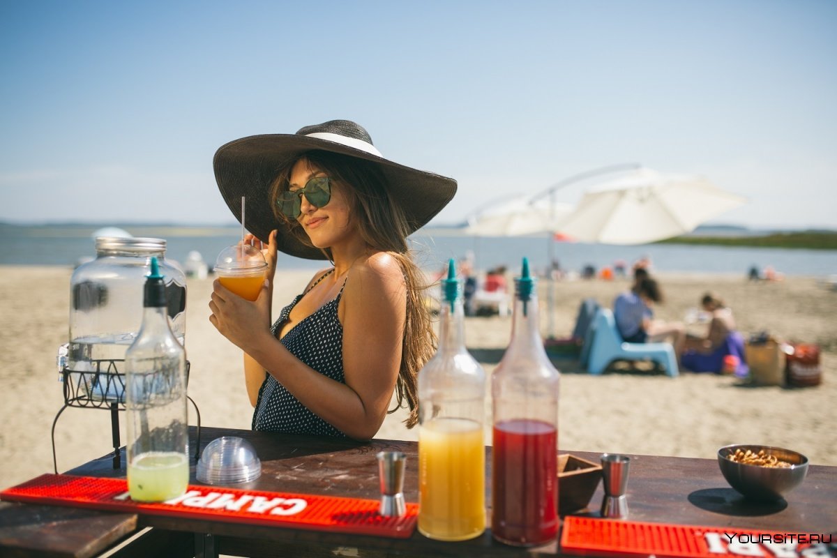 Пляжный бар коктейли