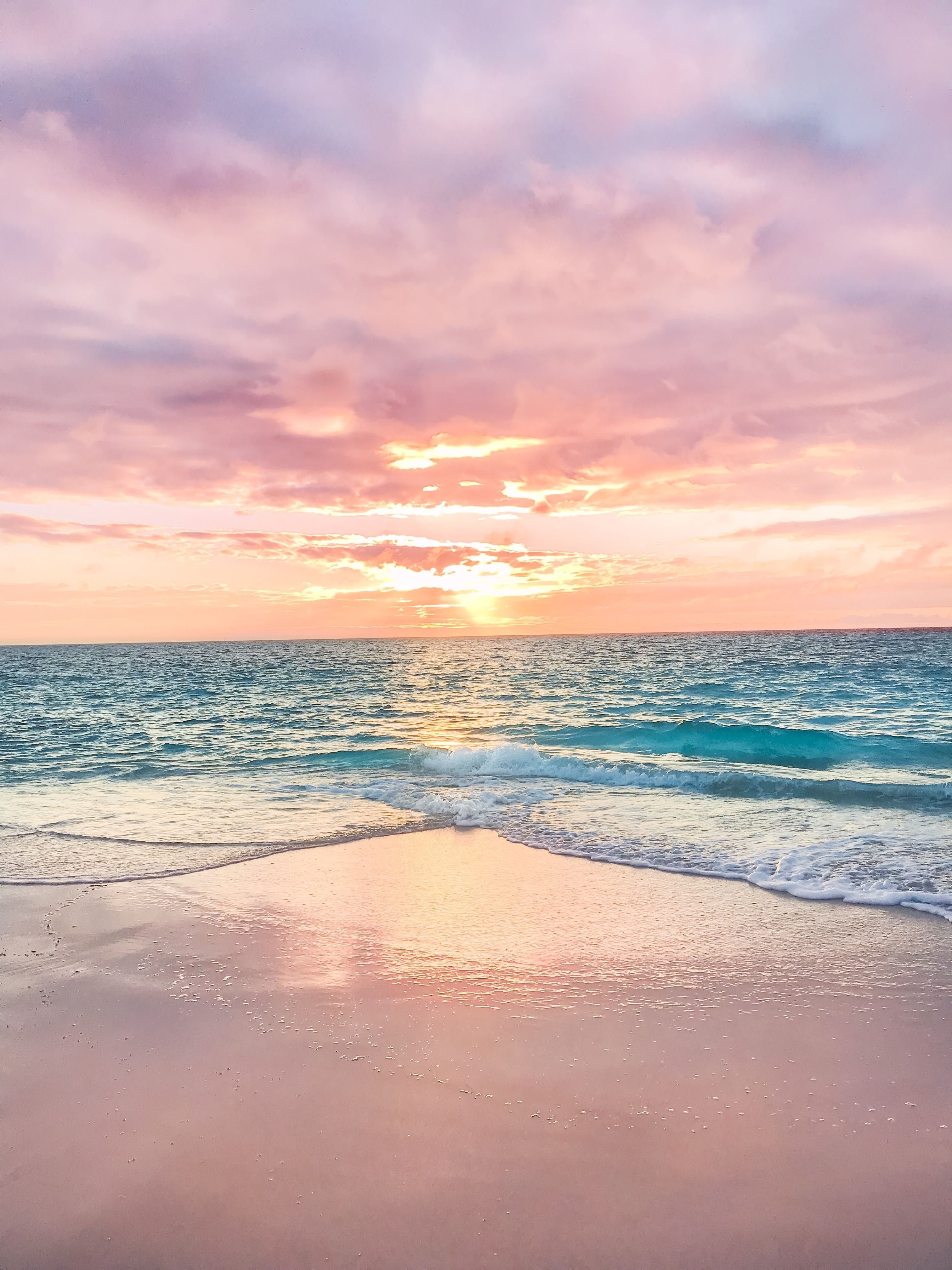 Море летом 2021. Рассвет на море. Лето море. Красивый рассвет на пляже. Изображение моря.