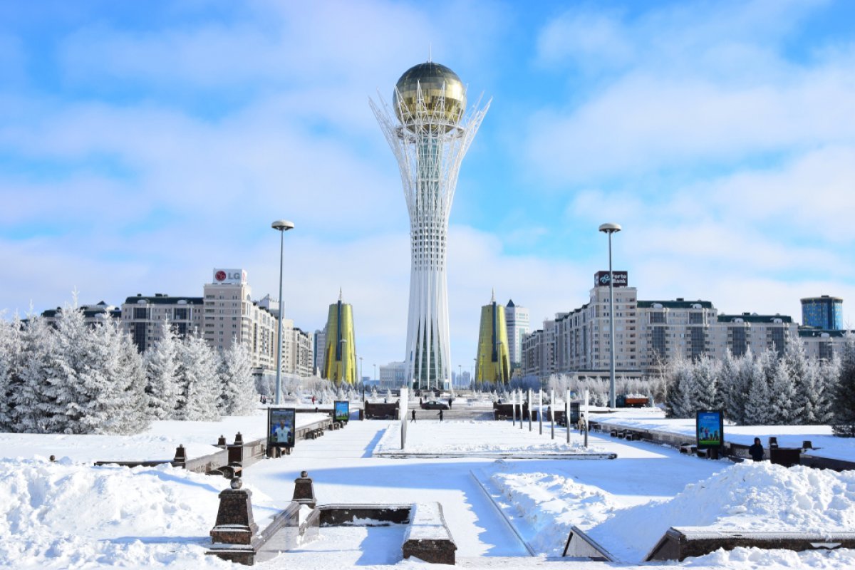 Башня Байтерек Астана зима