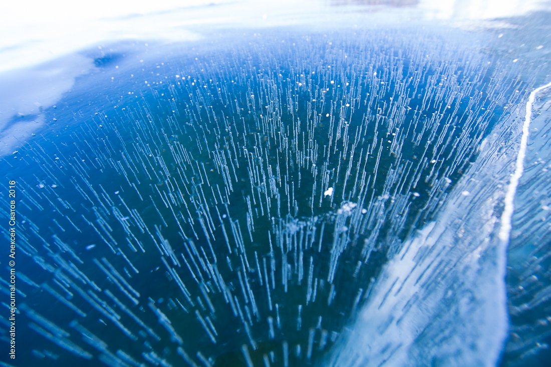 Лед с пузырьками на Байкале