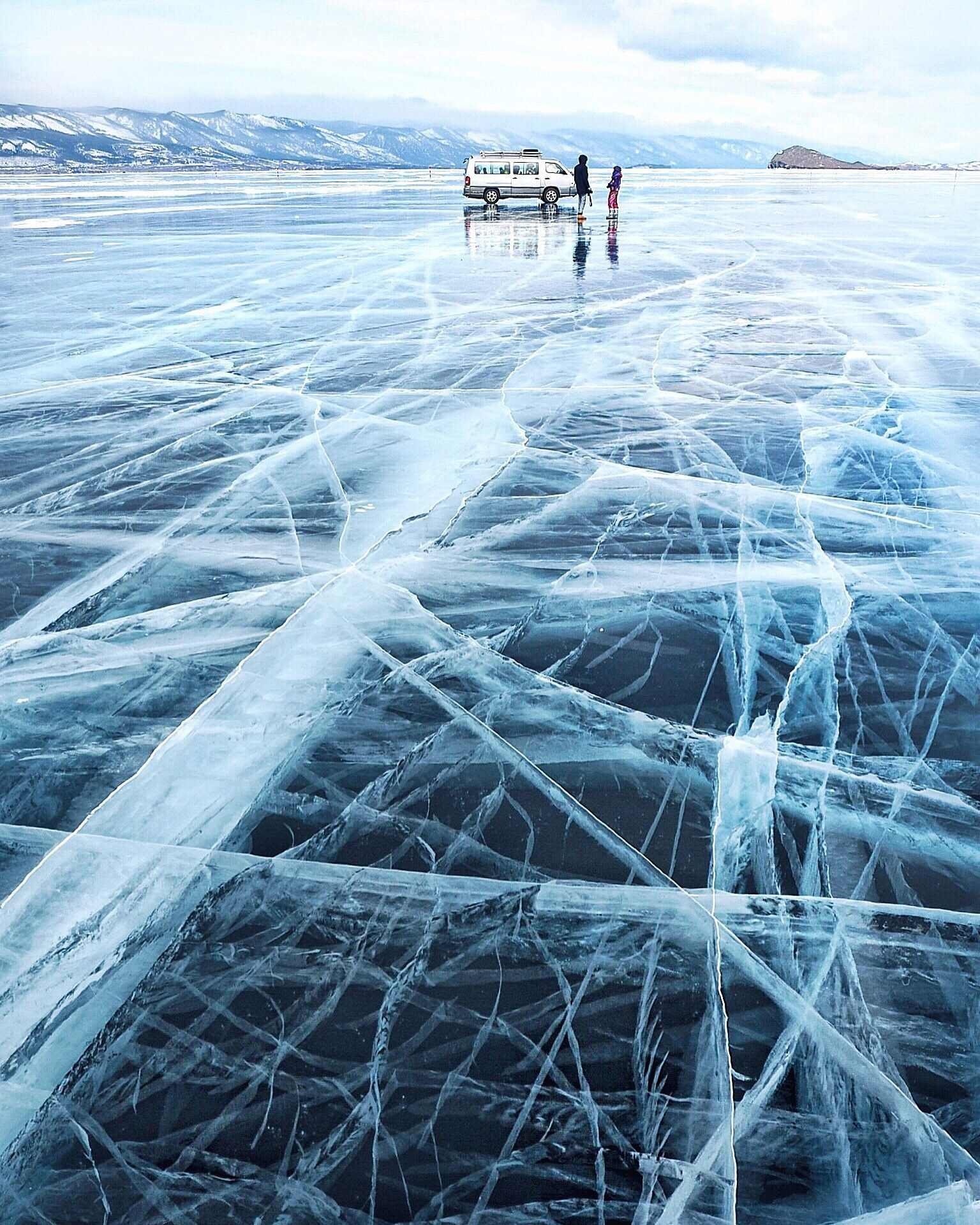Блинчатый лед Байкала. Озеро Байкал лед. Озеро Байкал зима. Замерзшее озеро Байкал. Лед холодный лед прозрачный
