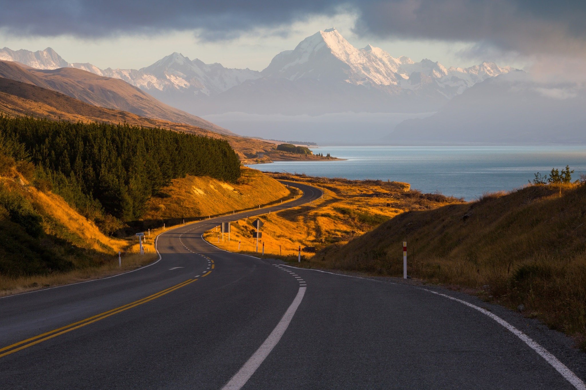 Дорога с красивым видом. Новая Зеландия дорога. Новая Зеландия дорога в горы. Scenic Road новая Зеландия. Дорога в гору.