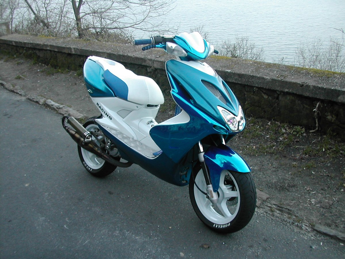 Yamaha Aerox 50 бело синий