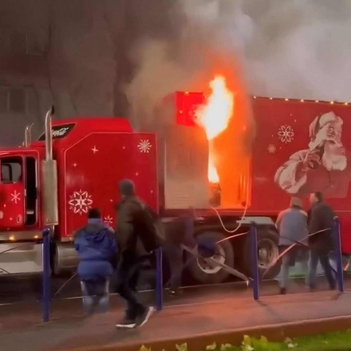 Фура с Кока колой сгорела