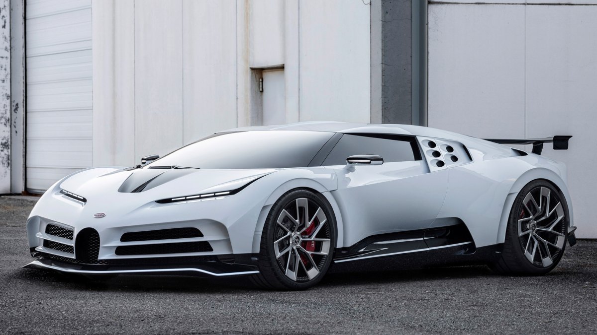 Машина Bugatti Centodieci