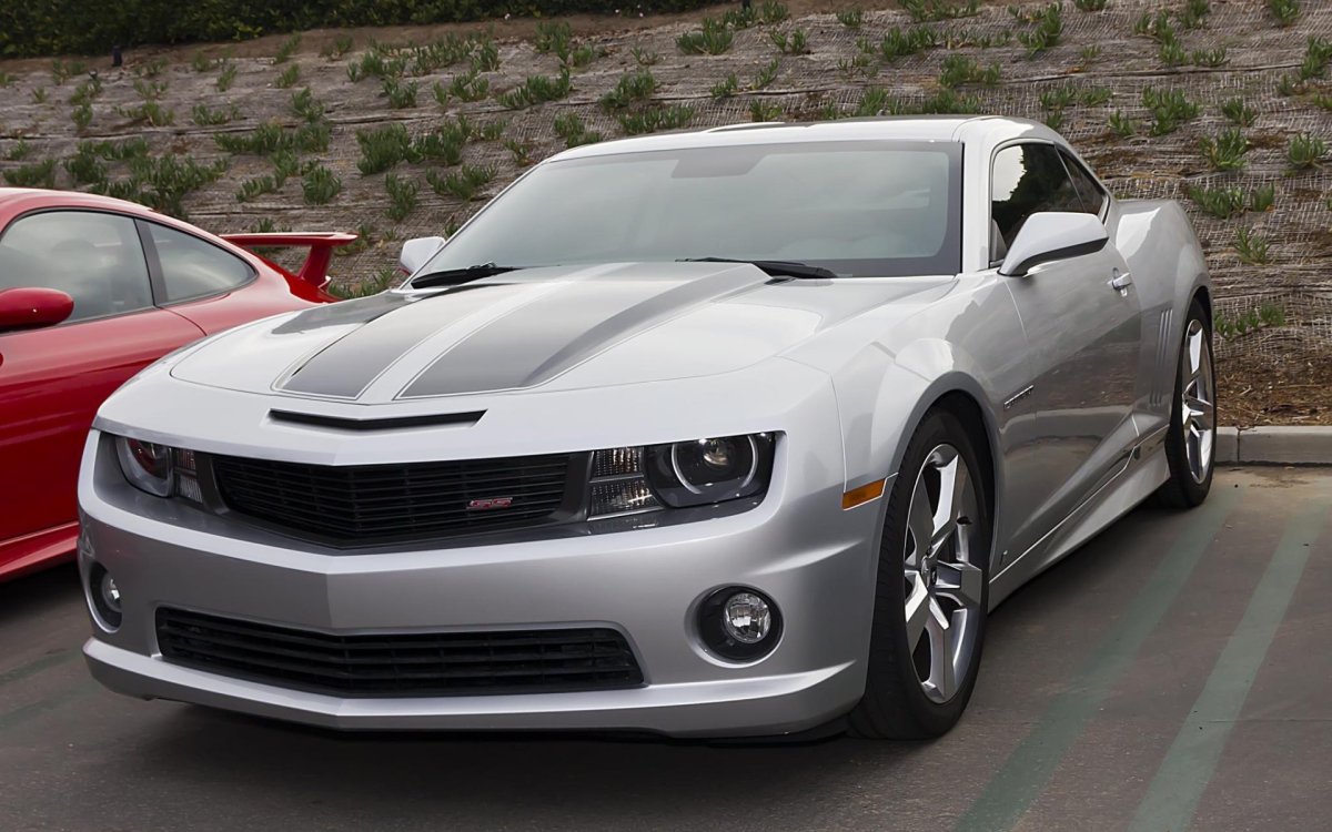 Chevrolet Camaro серая