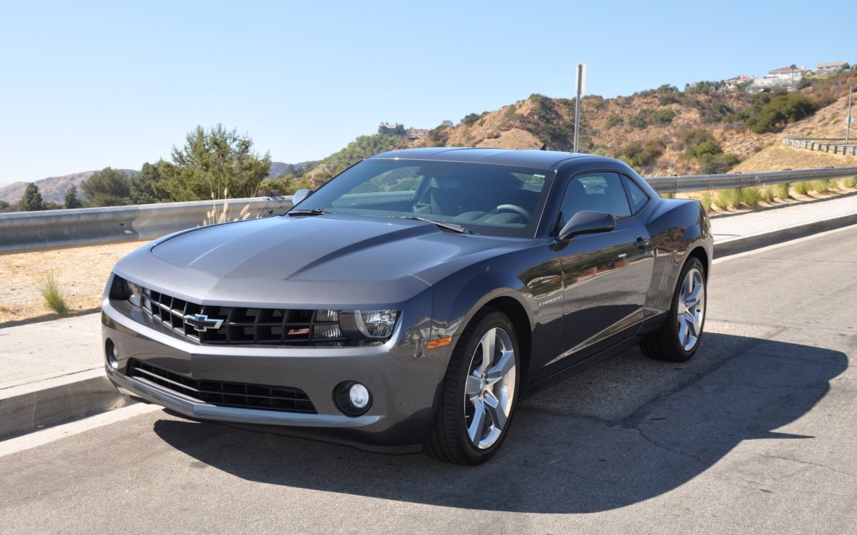 Chevrolet Camaro серая