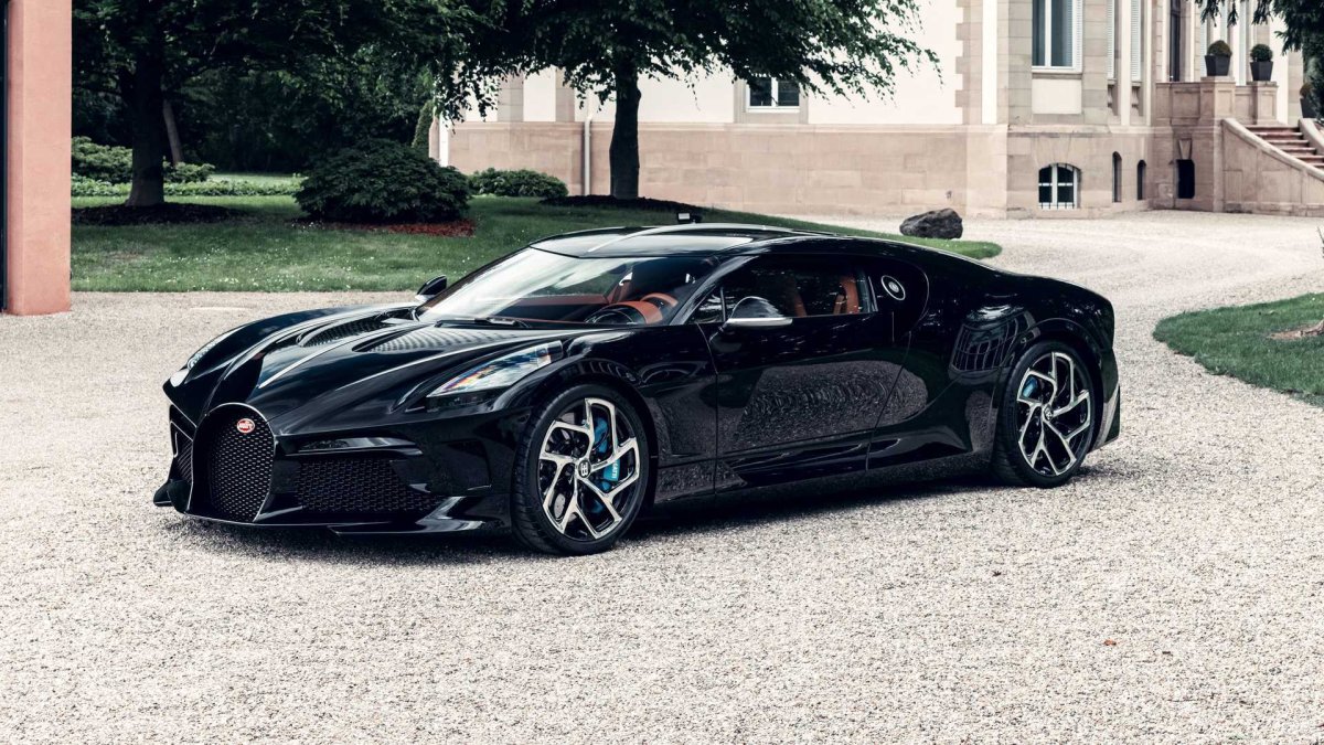 Машина Bugatti la voiture noire