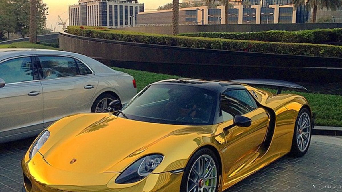 Porsche 918 Gold