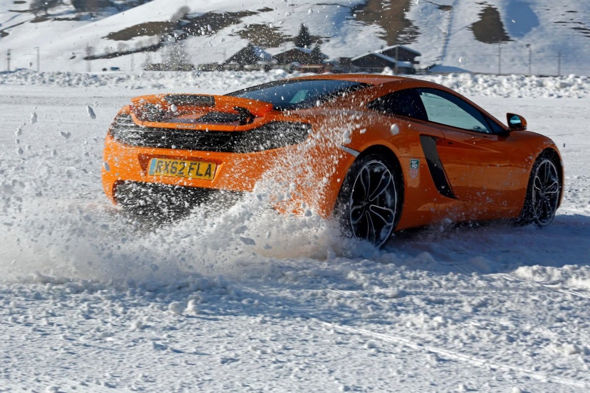 Спорткар зимой