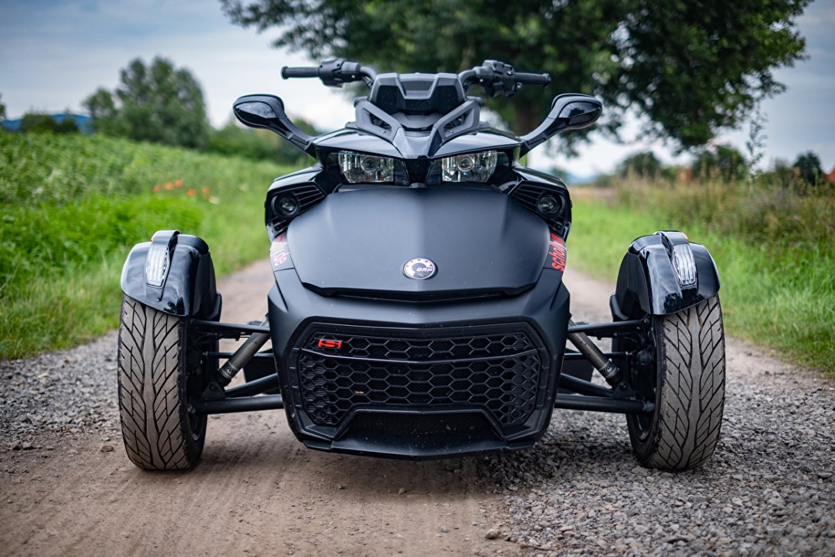 Трицикл can am Spyder f3